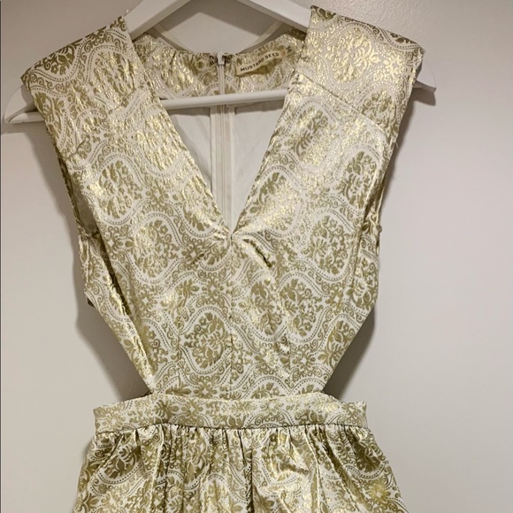 Baroque flirty white and gold dress - Picture 2 of 3